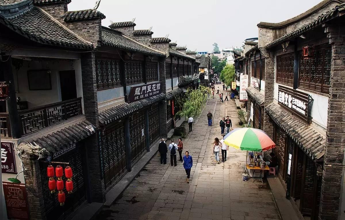 钦差大臣被设计陷害，皇帝亲自坐堂审案，还大臣一个清白